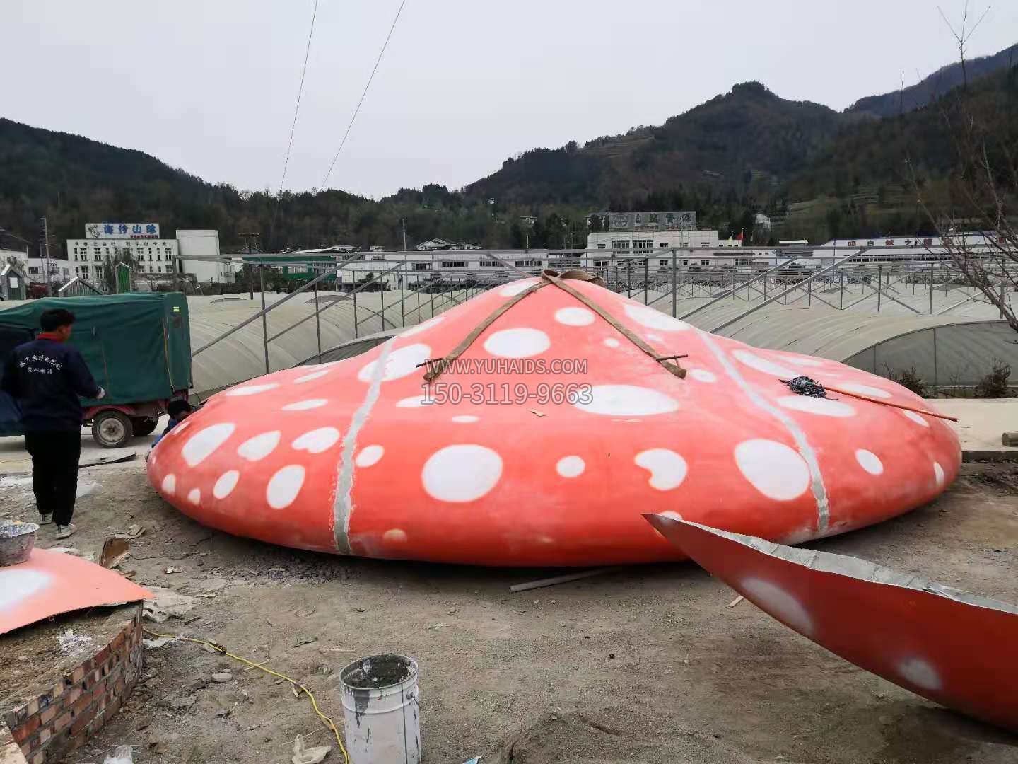 彩绘蘑菇玻璃钢屋顶 彩绘蘑菇玻璃钢屋顶